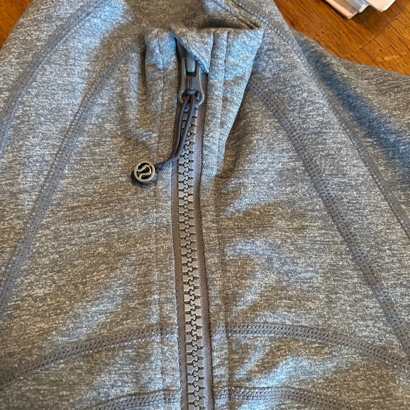 Lululemon - Picture 1 of 5